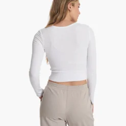 Long Sleeve Cove Twist Tee | White -Fashifyer Sales Store VW1114WHT SP23 W ECOMM TOPS 2663 DETAIL 1x1 094b021d 03ee 4a01 96b7 f63b63024bee