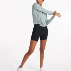 Daydream Crew | Stormy Heather -Fashifyer Sales Store VW133HSR SP23 W ECOMM TOPS DETAIL 03349 1x1 f2a7577f f198 4017 ba8b c0f8403b3996