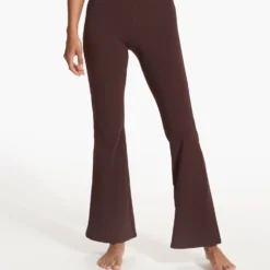 Studio Flare | Mahogany