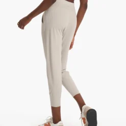 Lux At Ease Pant | Suede Heather -Fashifyer Sales Store VW427HUE SP23 W ECOMM PANTS 2506 BOTTOM 1x1 d5bf32f9 a35c 4632 9248 2a1ceeed86f6