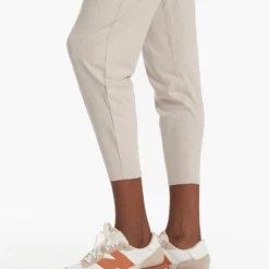 Lux At Ease Pant | Suede Heather -Fashifyer Sales Store VW427HUE SP23 W ECOMM PANTS 2521 DETAIL 1x1 6bfcfac5 9f80 4589 849b bf27bab1f11d